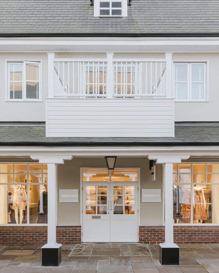 Zimmermann Bicester village - storefront external view of the entrance and shop windowa